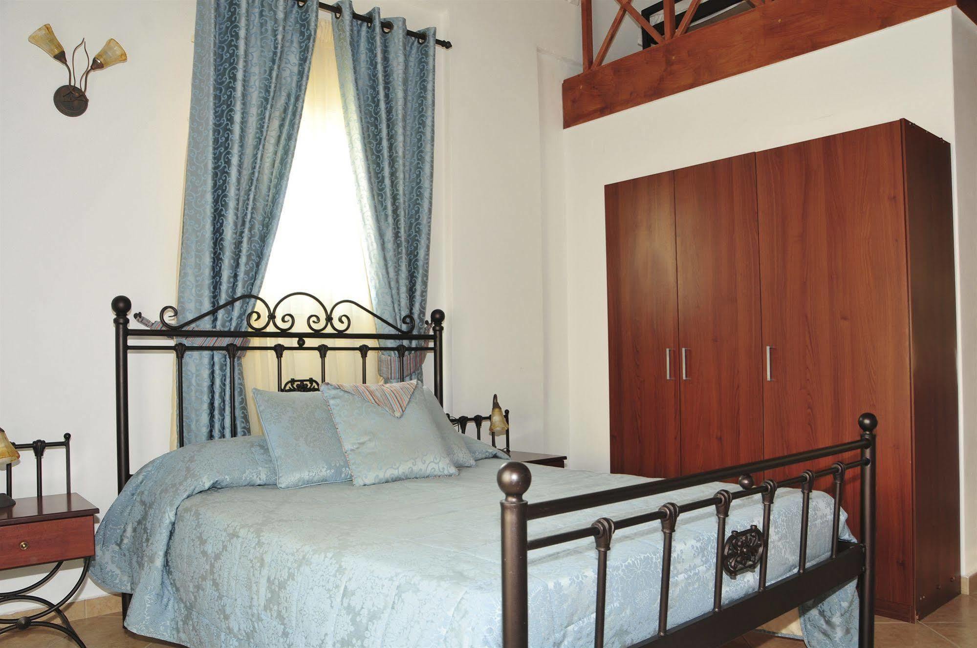 Bed and breakfast Kalya Kamári